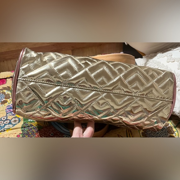 Consuela Evadney Classic
Tote. New print for Summer NEW Gold. 5 star reviews - Picture 12 of 15